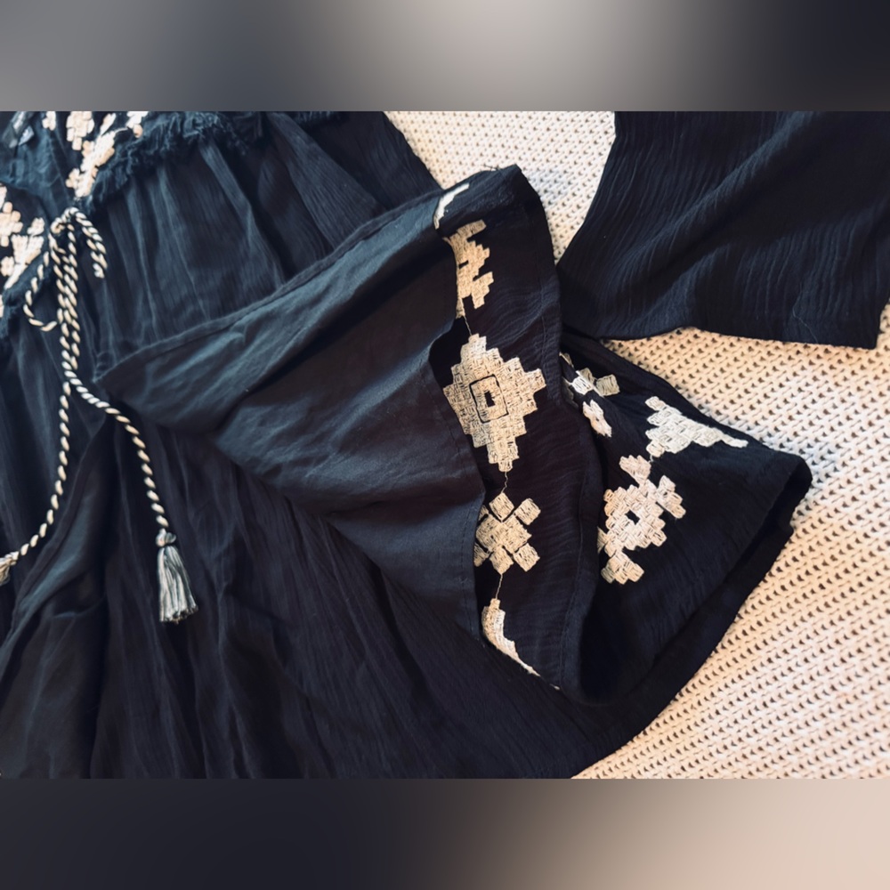 MOSSIMO Bohemian Long Sleeve Black Peasant Blouse Top w White Embroidery - Picture 7 of 11